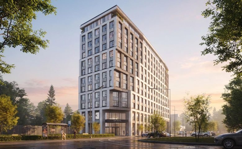 Azimut Сити Отель Пятигорск — Вечерний фасад с подсветкой и вывеской City Hotel над входом