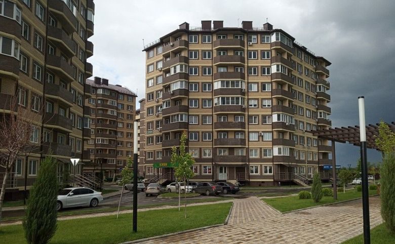 Дыхание (АСК) — Двор и подъезды «Дыхания»: закрытая территория, парковка вдо
