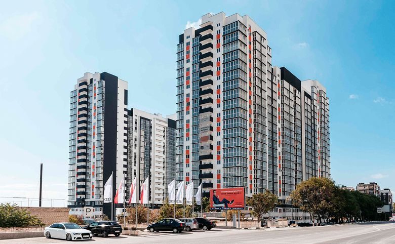 Облака — Панорама со стороны парковки: 18–21 этаж, штукатурный фасад
