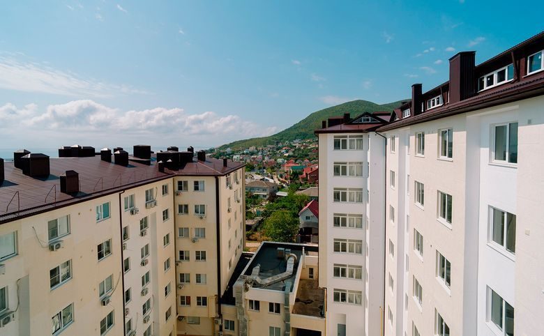 Жемчужина Мысхако — Панорама с верхних этажей на город и горы — то, за что стоит