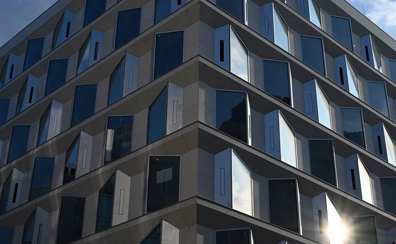 A. Residence — Угол здания показывает, за что платят в этом проекте: каждое