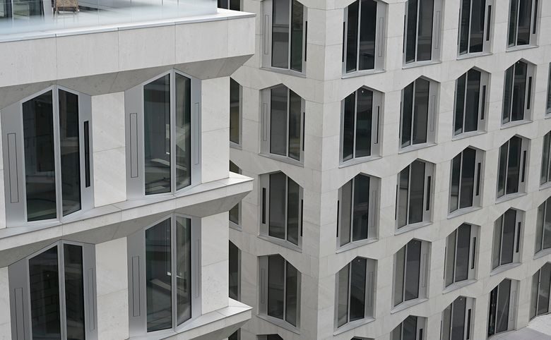 A. Residence — Повторяющийся ритм гранёных окон и балконы верхних этажей — 