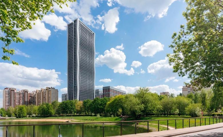 AFI Tower — Вид на башню от пруда в парке напротив дома — за такую панор