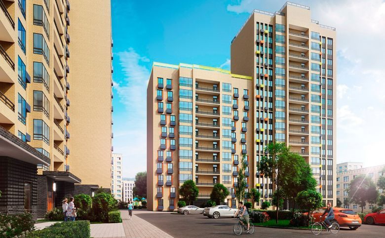 Дом на Сиреневой — Подъезды с торца дома: парковка у входа, велодорожка и пешех