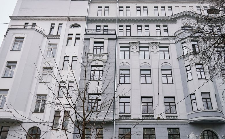 Хлебный 19 — Реальное фото отреставрированного фасада — не рендер из букл