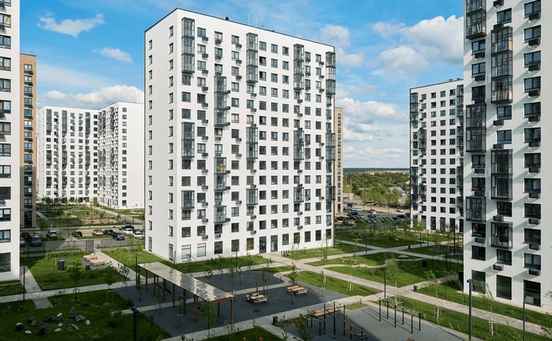 Новое Внуково — Спортивная зона и навесы во дворе сданной очереди: уличные т
