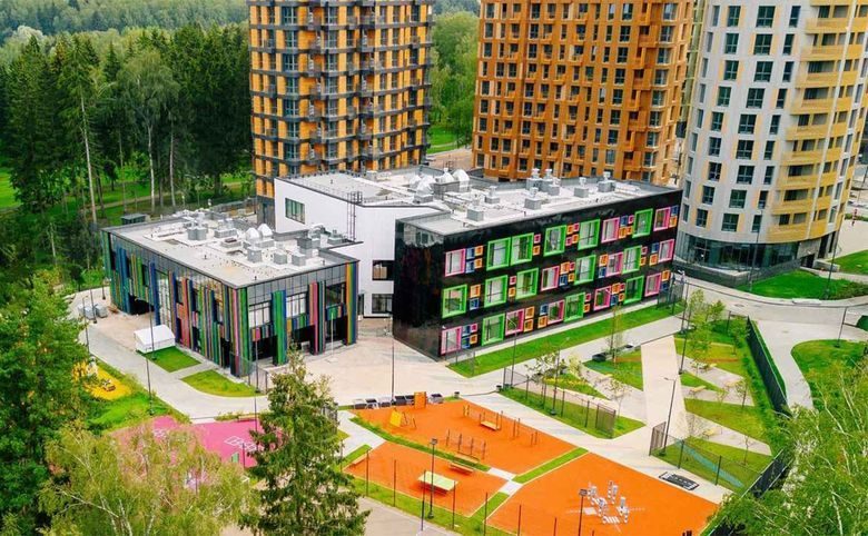 Russian Design District — Отдельное здание с яркими фасадами — школа дизайна и детская