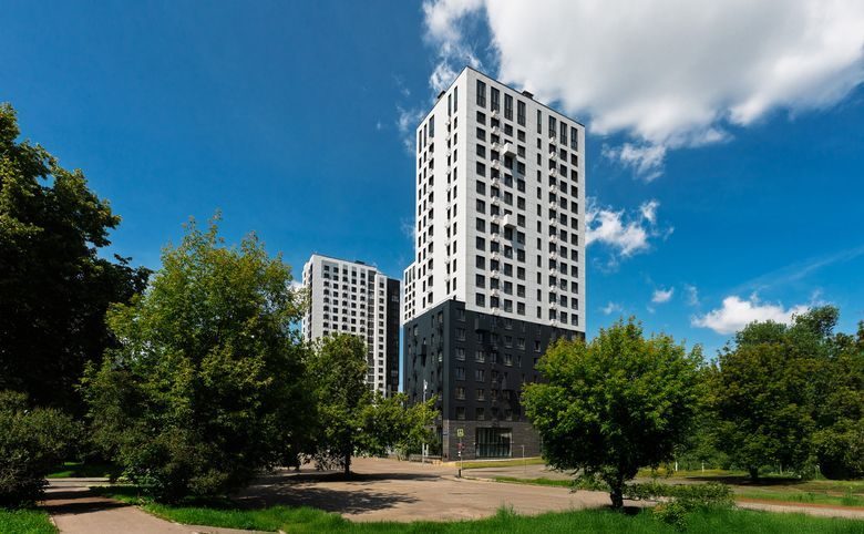 Парковый квартал СЕЛФ — Два монолитных корпуса переменной этажности среди зелени — в