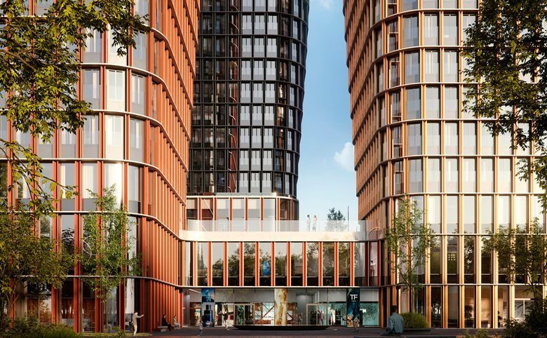 Sky View — Витражное остекление торговой галереи у входа в башни — вече