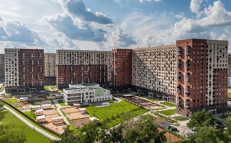 Томилино Парк — Вот за что платите: двор-парк с газоном и площадками, детски