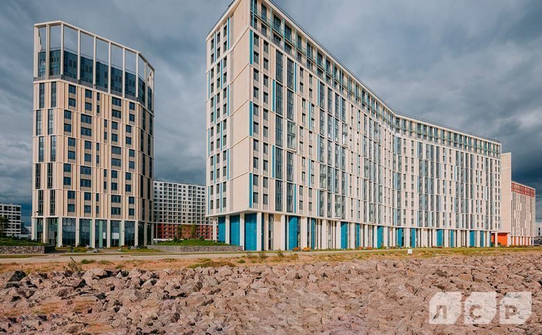 Морская набережная — Вы платите за первую линию — дом стоит прямо на валунах у во
