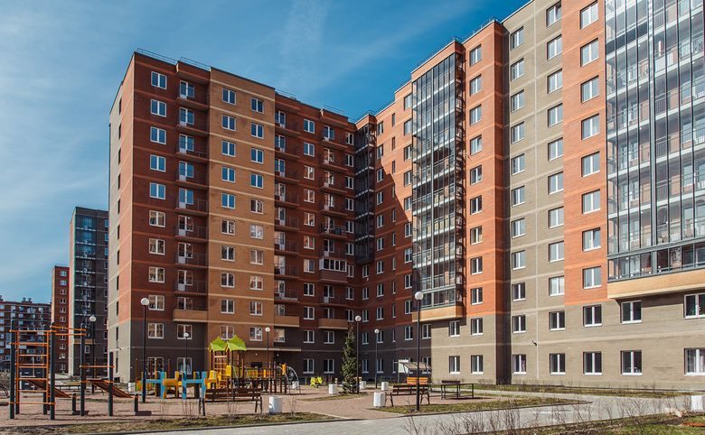 Новое Колпино — За что платите во дворе: закрытый двор без машин, детская пл