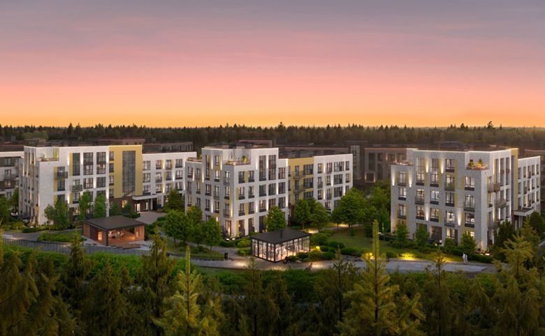 Ranta Residence — Три корпуса и закрытый от машин двор в сумерках: видно разны