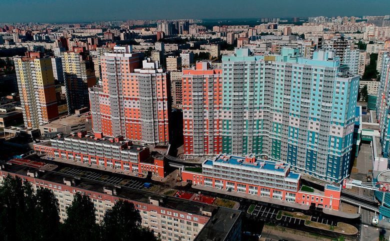 Шекспир — Комплекс с воздуха: девять корпусов разной этажности и расцв