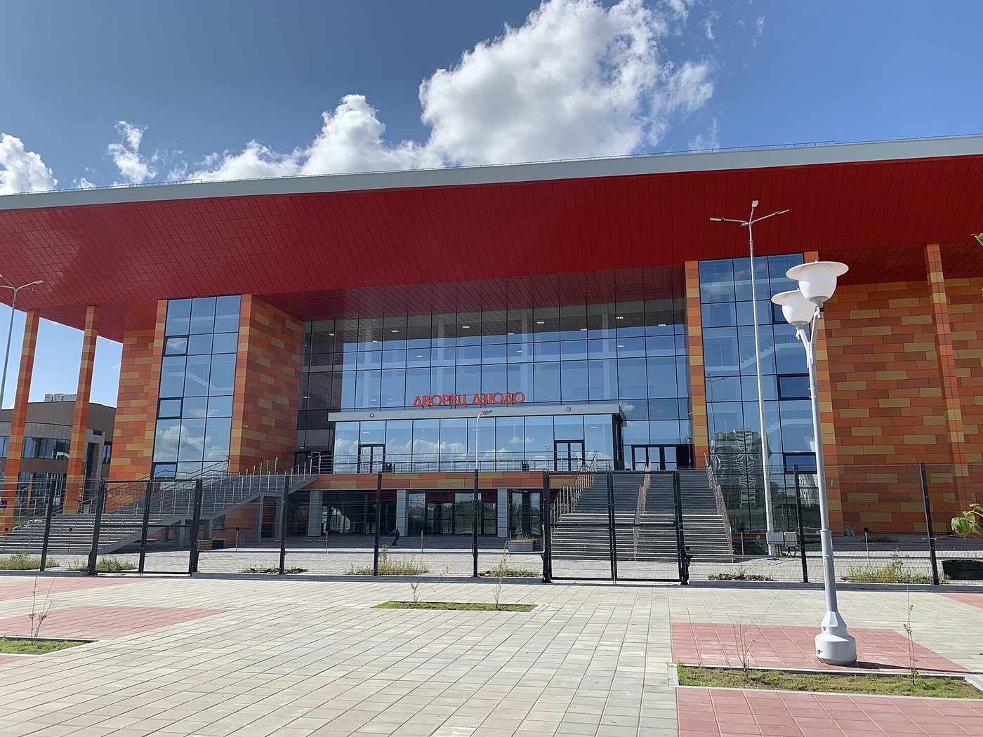 Дворец дзюдо в Академическом районе (открыт в 2023 году; «РСГ-Академическое» предоставило участок и разработало проектную документацию), снимок июля 2023 года