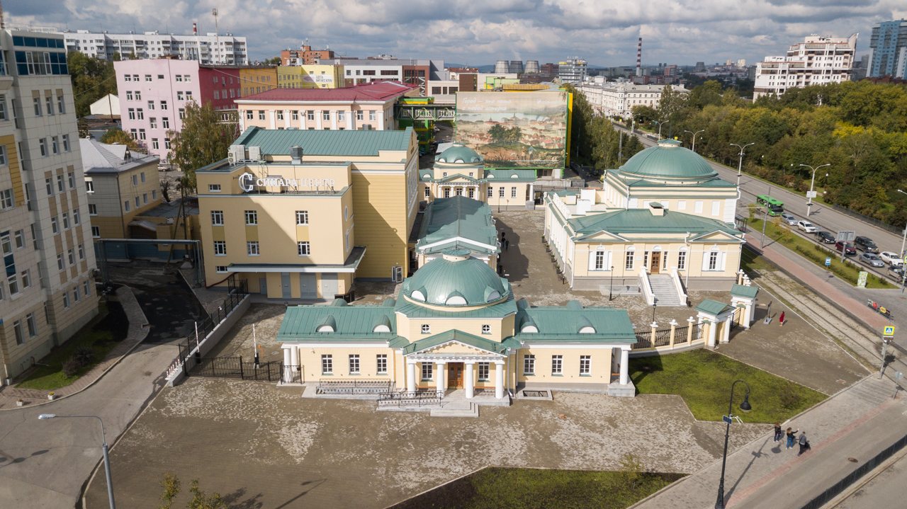 «Синара Центр» — бывший госпиталь Верх-Исетского завода (1824) после реставрации «Синара-Девелопмент», сентябрь 2019 года